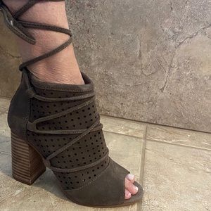 🎉🎉HOST PICK🎉🎉 Grey suede booties